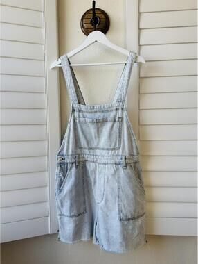 WeWoreWhat Light Wash Denim Short Overalls - Size L
